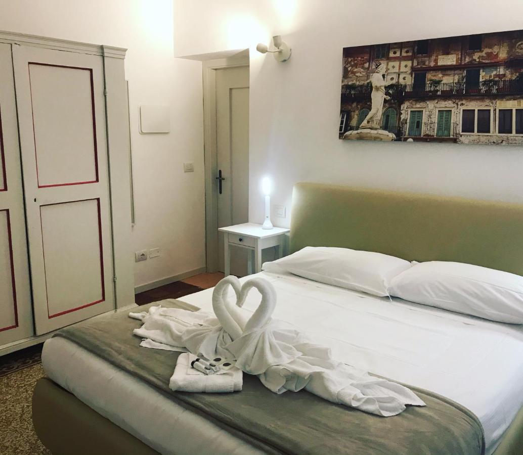 Palazzo Della Torre Room เวโรนา ภายนอก รูปภาพ